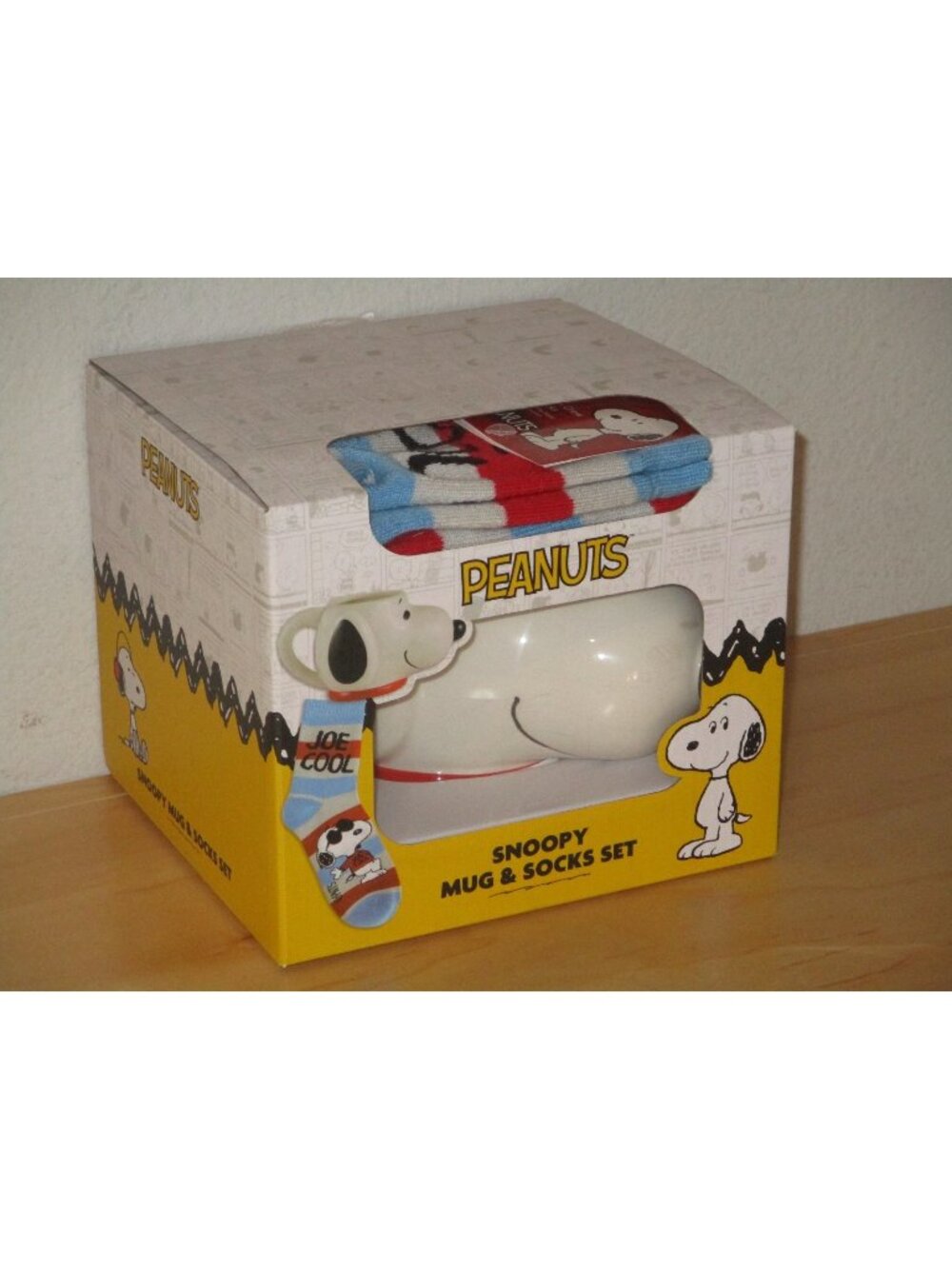Snoopy Mug and Socks Peanuts Joe Cool Sock 20 Oz Ceramic Mug Brand New in Box